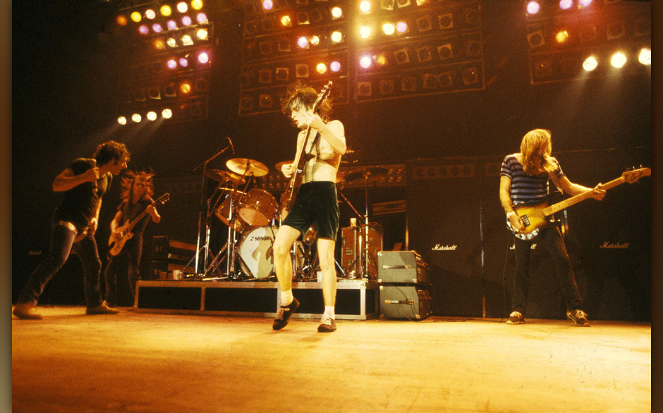 Über 50 Jahre AC/DC: Timeline einer Rock-Karriere | The Last Chapter