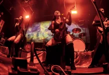 Sängerin & Gitarristin legen gegen Management nach