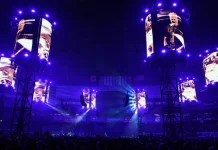 Zwei Fans besteigen unerlaubt Gerüstturm