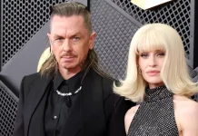 Spricht Kelly Osbourne hier zu Sid Wilson?