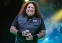 Chuck Billy kündigt „unverblümte“ Autobiografie an