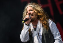 John Corabi verlässt die Band offenbar erneut