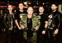 Musiker fallen von Bühne bei Pyraser Classic Rock Night