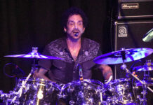 Journey-Drummer Deen Castronovo erlitt Notfall während Konzert